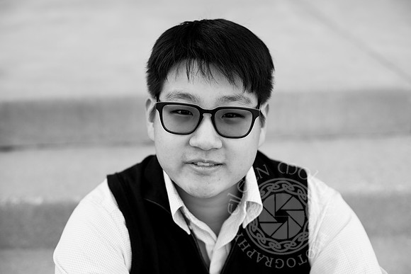 2V0A1528-B&W